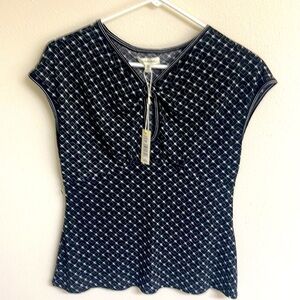 Women’s chic,stylish top by Maxx Studio.